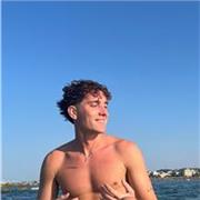 Iscritto al terzo anno di ingegneria biomedica impartisce lezioni di matematica e fisica